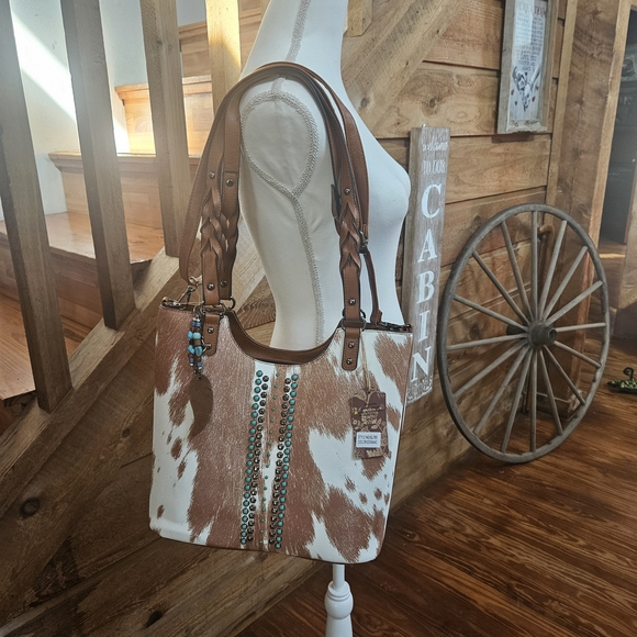 Sam&Hadlwy Brown and White Cowhide Design Women's Tote Bag - Picture 7 of 8